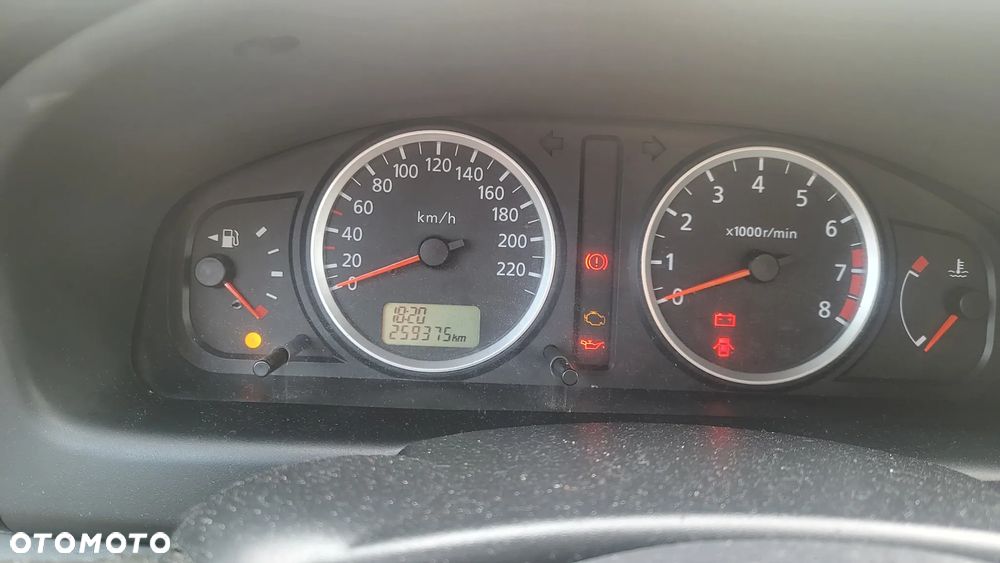 Nissan Almera 1.5 Base - 2