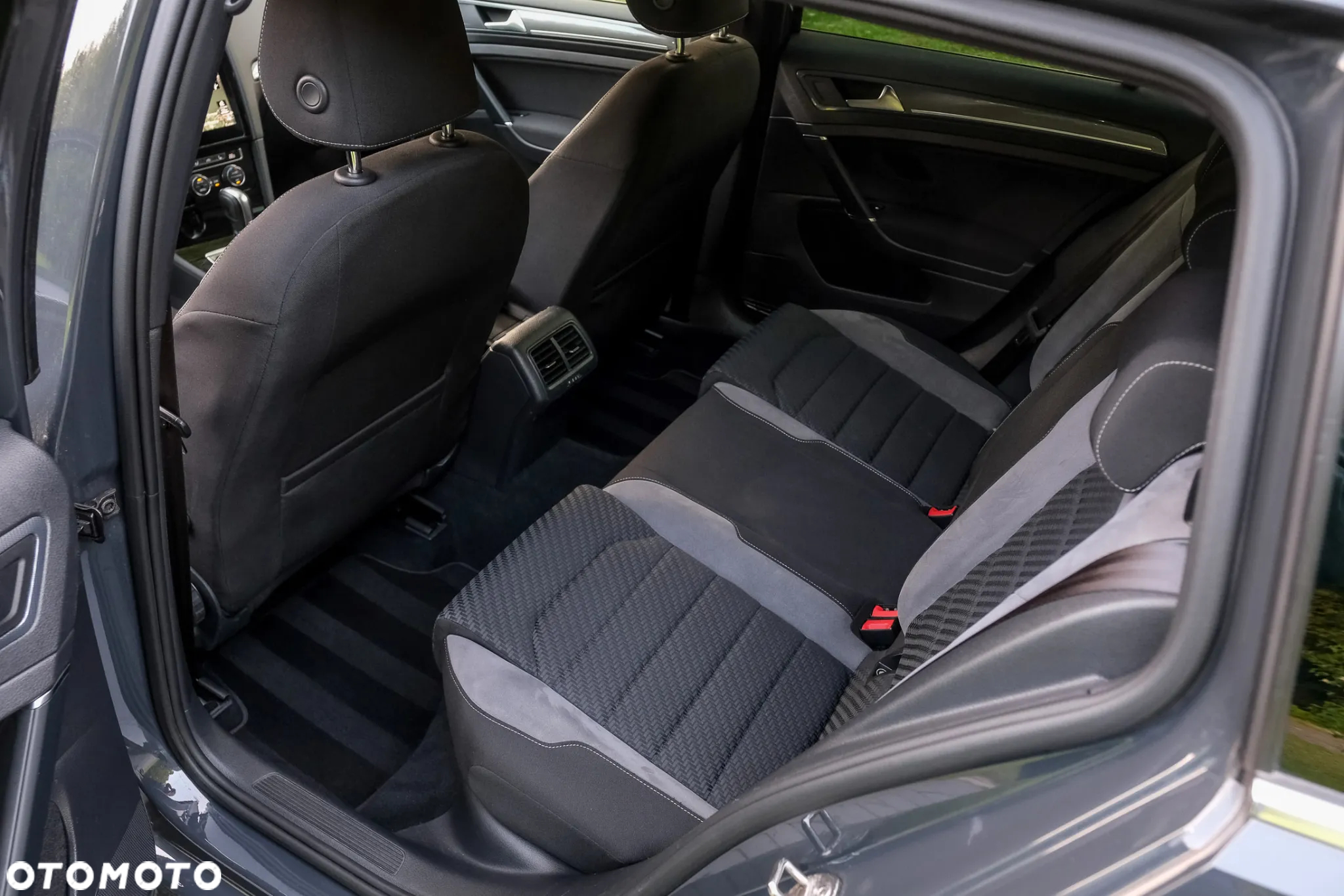 Volkswagen Golf VIII 2.0 TDI R-Line DSG - 27