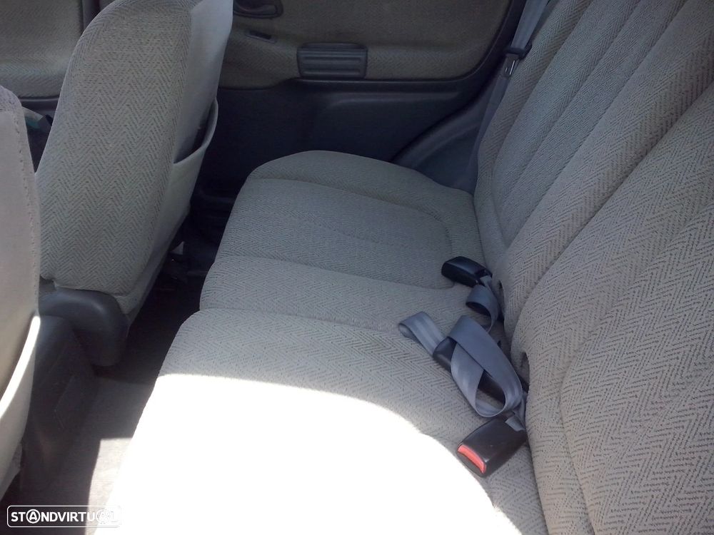 Suzuki Grand Vitara Metal Top 2.0 TDi - 8