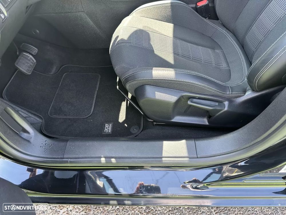 Peugeot 308 SW BlueHDi 130 EAT8 Allure Pack - 32