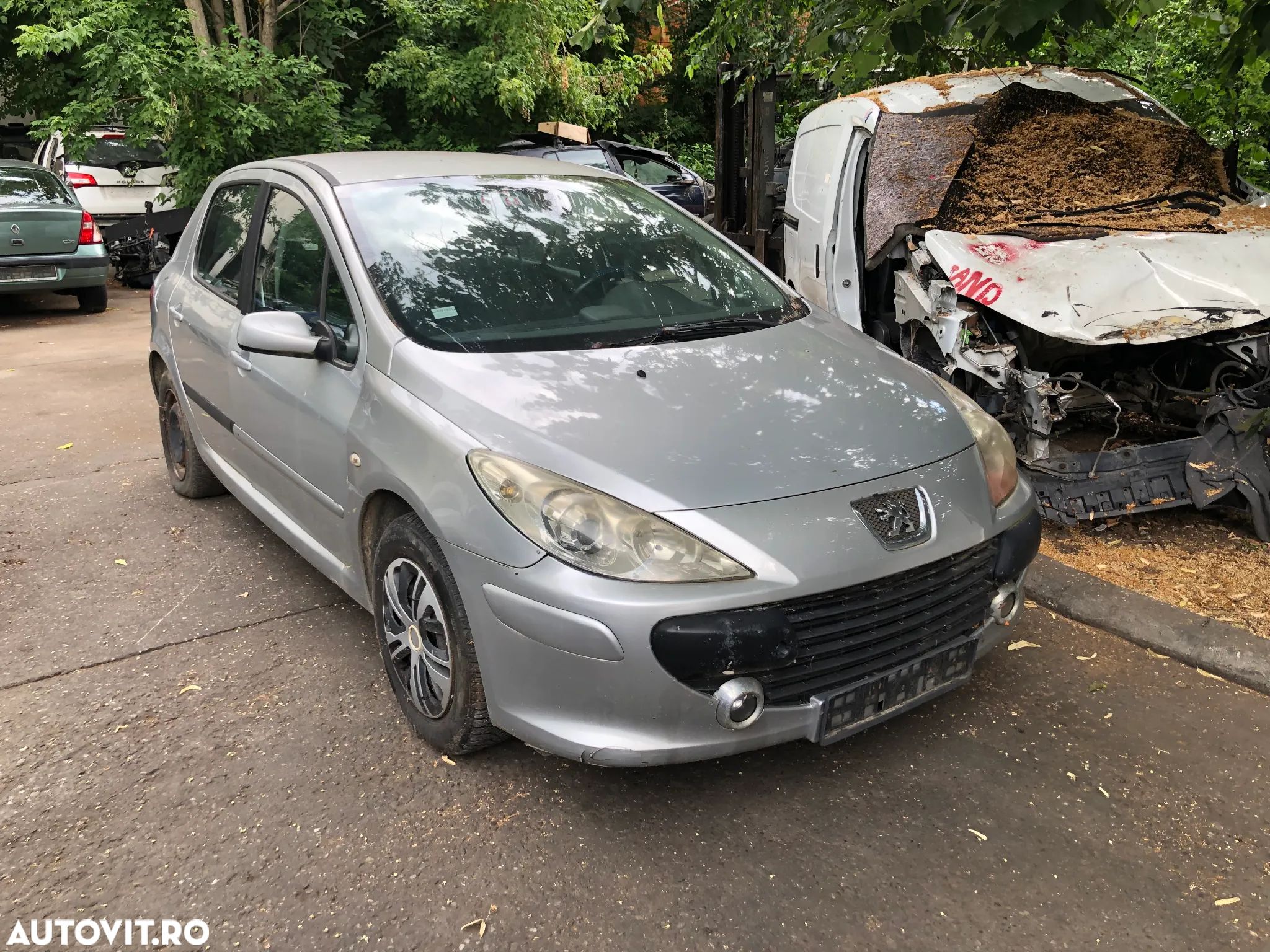 Dezmembrez Peugeot 307 facelift gri argintiu 2006 benzina - 1
