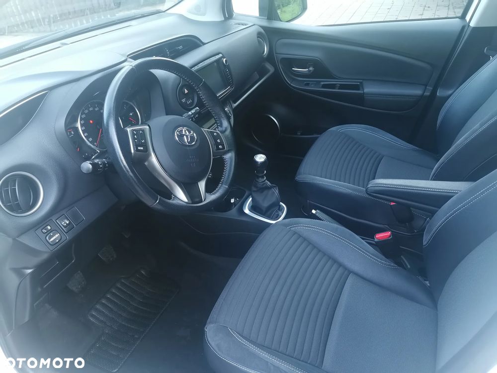 Toyota Yaris 1.33 VVT-i Lounge - 18
