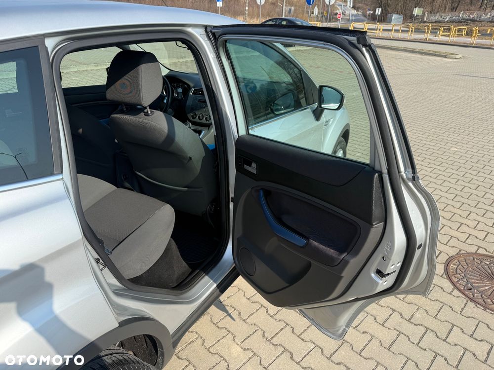 Ford Kuga 2.0 TDCi 2x4 Trend - 24