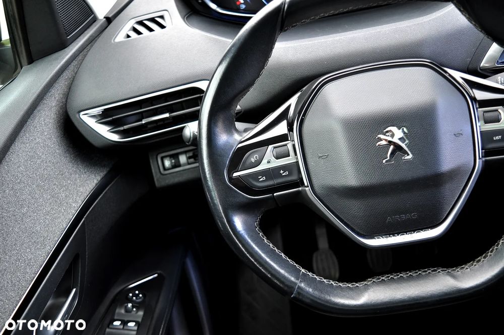 Peugeot 3008 1.2 PureTech Allure S&S - 34