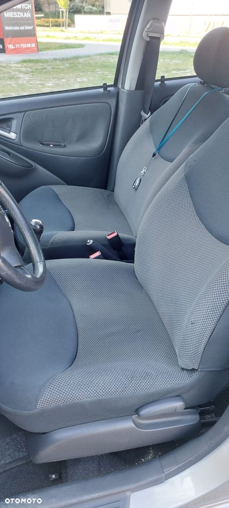 Toyota Yaris 1.3 - 16