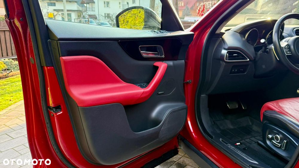 Jaguar F-Pace 2.0 i4P AWD R-Sport - 16