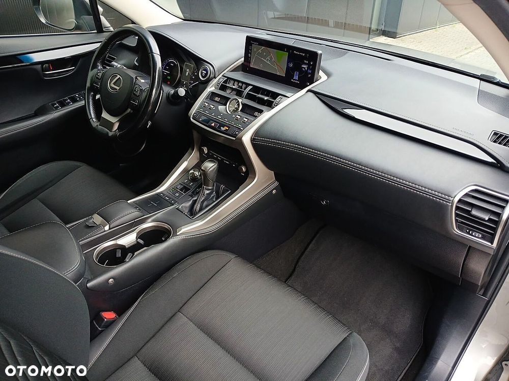 Lexus NX 300h Business Edition AWD - 25
