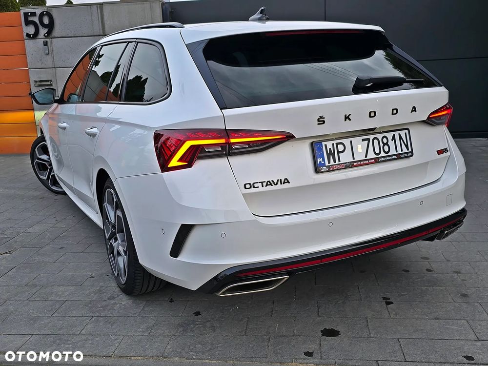 Skoda Octavia 2.0 TDI DSG RS - 9