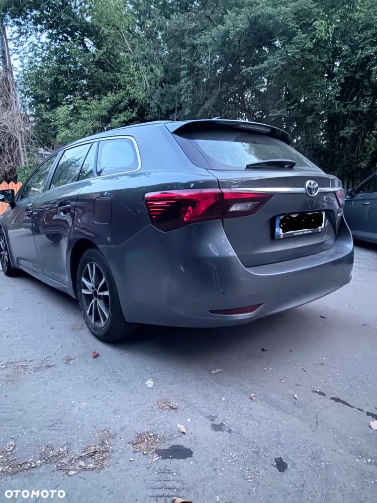 Toyota Avensis 1.8 Premium MS - 10
