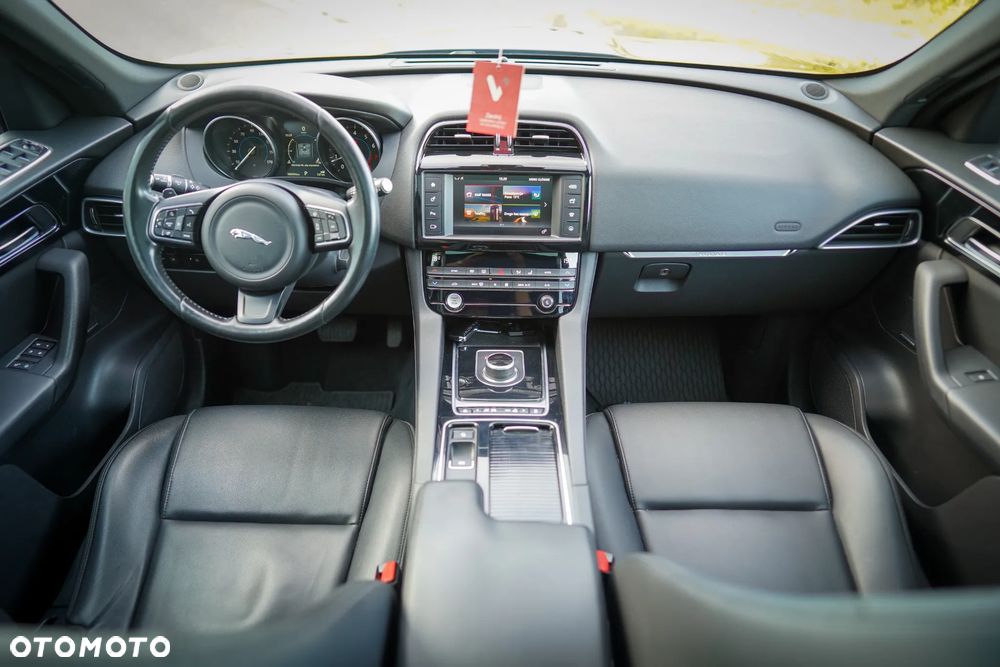 Jaguar F-Pace - 23