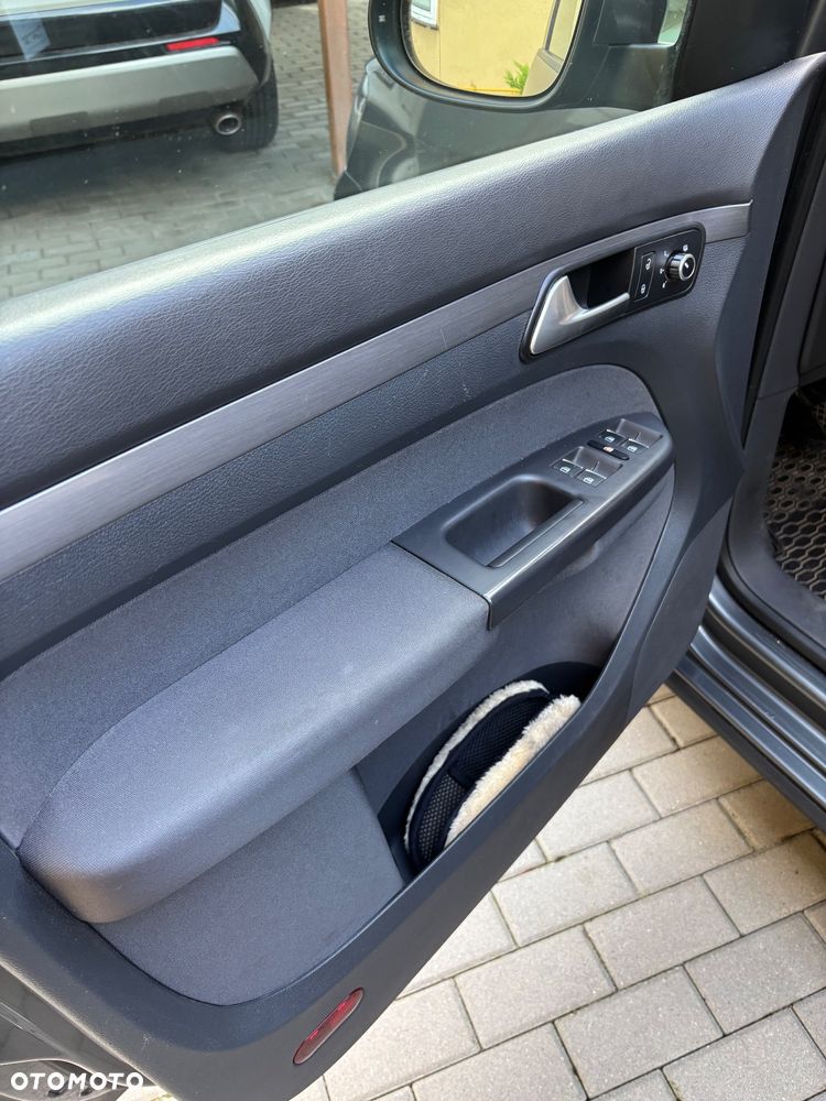 Volkswagen Touran 2.0 TDI DPF BlueMotion Technology Comfortline - 17