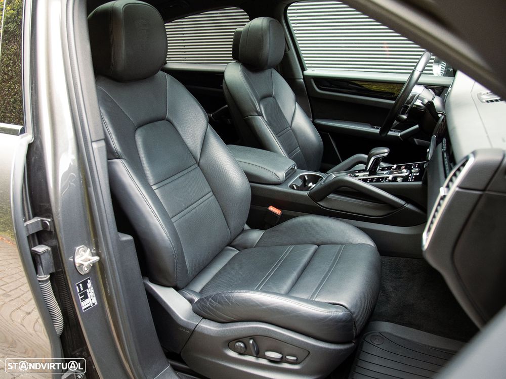 Porsche Cayenne Coupé E-Hybrid - 21