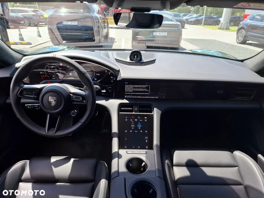 Porsche Taycan 105kWh Turbo S - 17