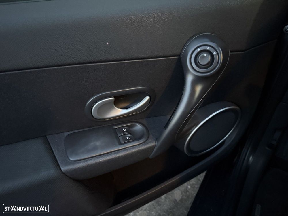 Renault Clio Break 1.2 16V Dynamique - 17