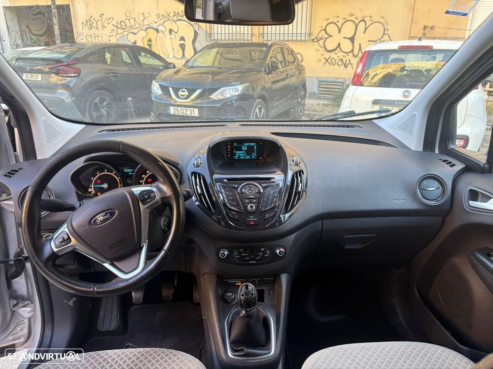 Ford Tourneo Courier - 12