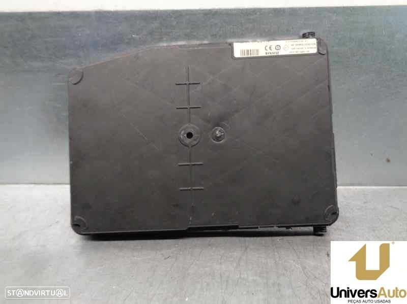 CAIXA RELÉS / FUSÍVEIS RENAULT MEGANE II COUPÉ-CABRIOLET 2005 -8200525384 - 2
