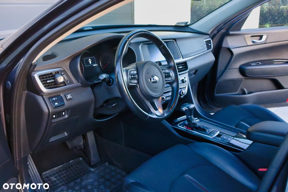Kia Optima 2.0 L - 12