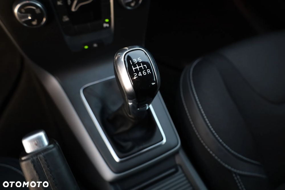 Volvo V40 T2 Linje Svart - 14