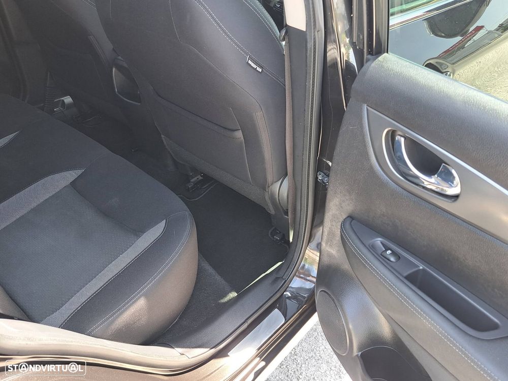 Nissan Qashqai 1.3 DIG-T N-Connecta J18 - 24