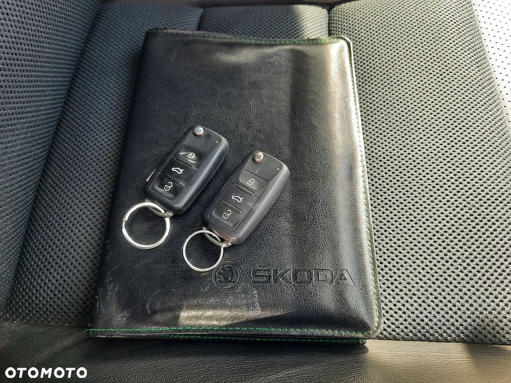 Skoda Octavia 2.0 TDI CR DPF RS - 26