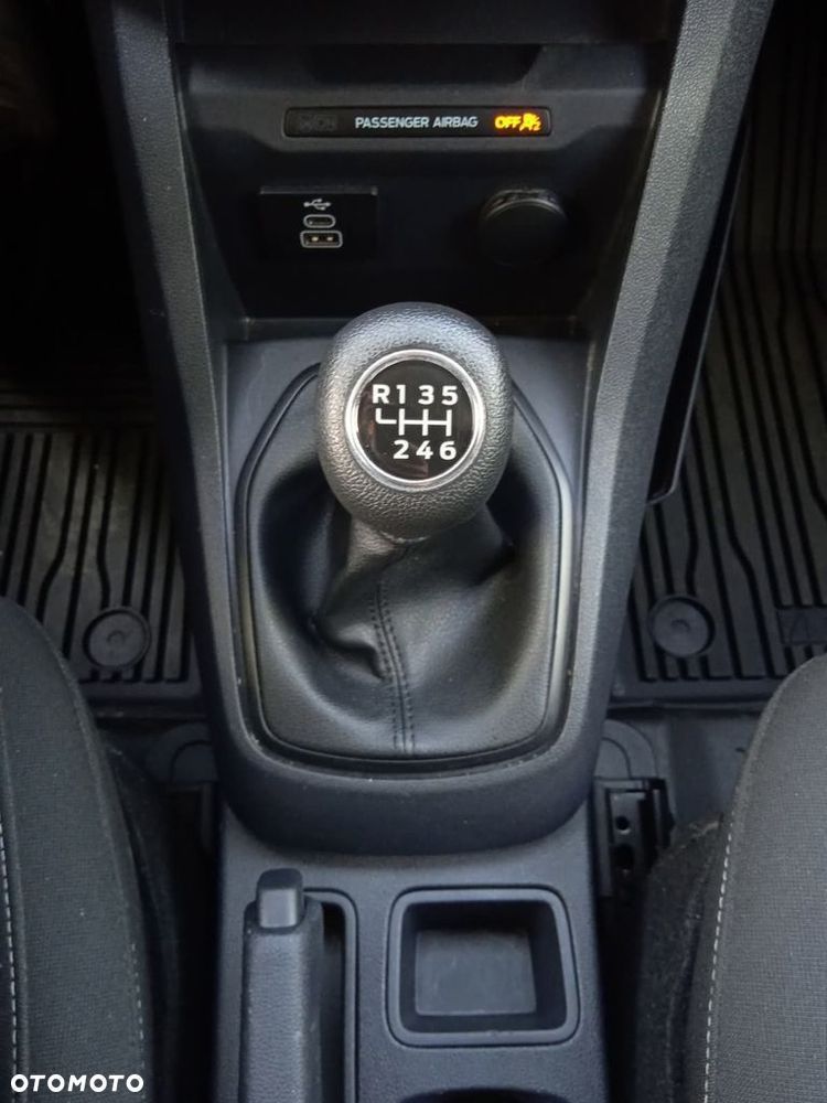 Ford Transit Courier - 26