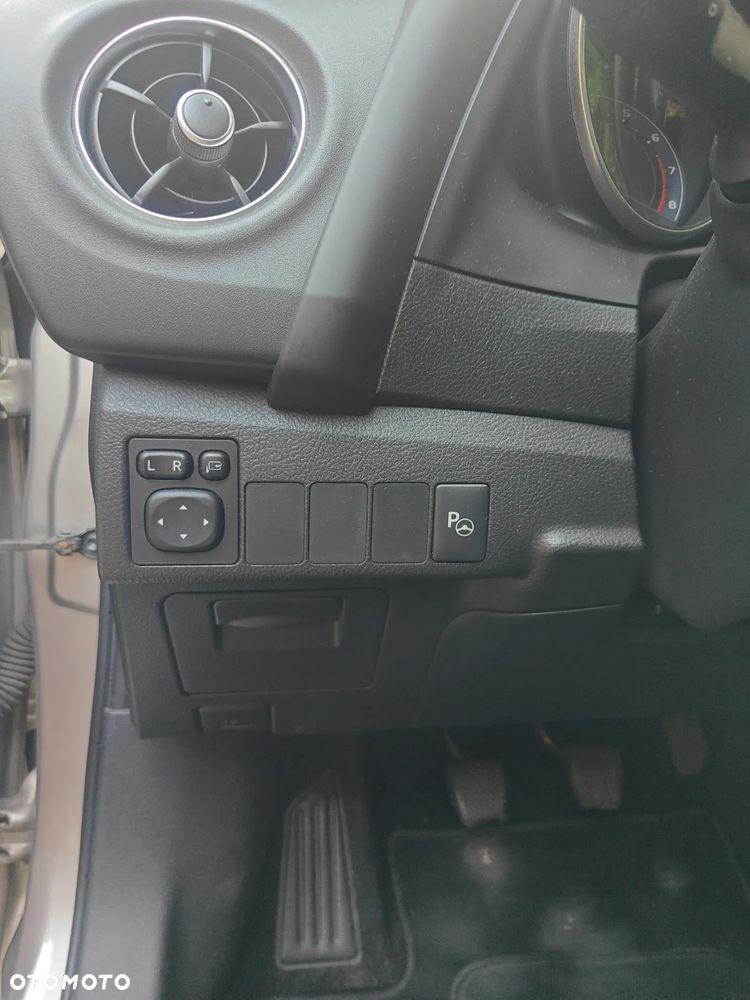 Toyota Auris 1.6 Premium Comfort - 15