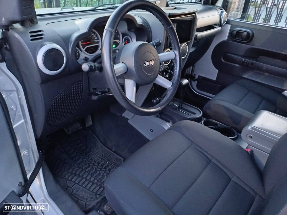 Jeep Wrangler 2.8 CRD ATX Sport - 8