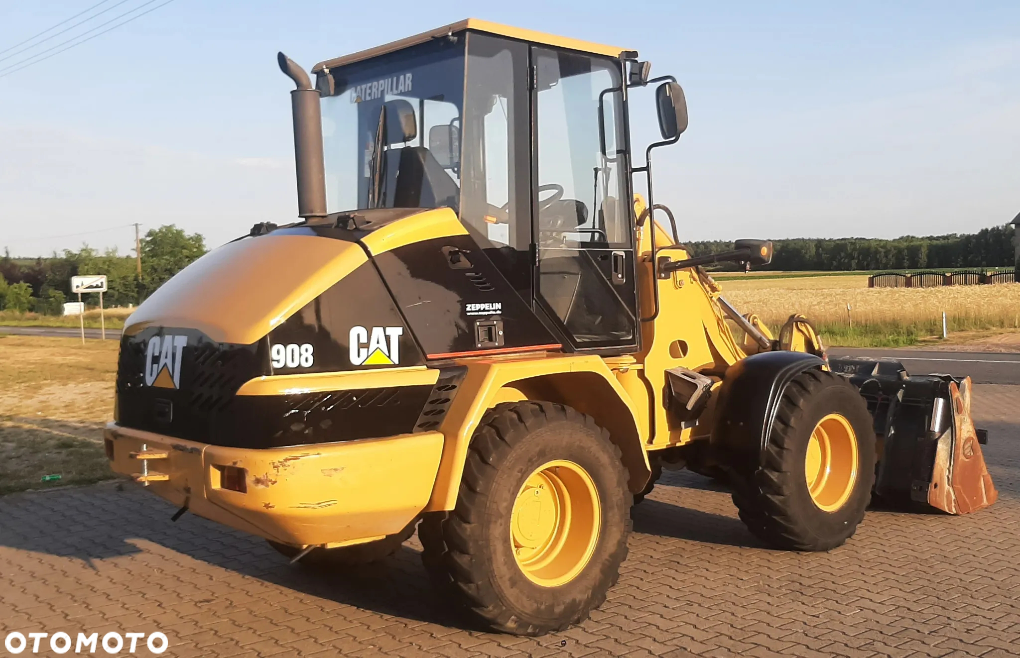 Caterpillar 908 - 3