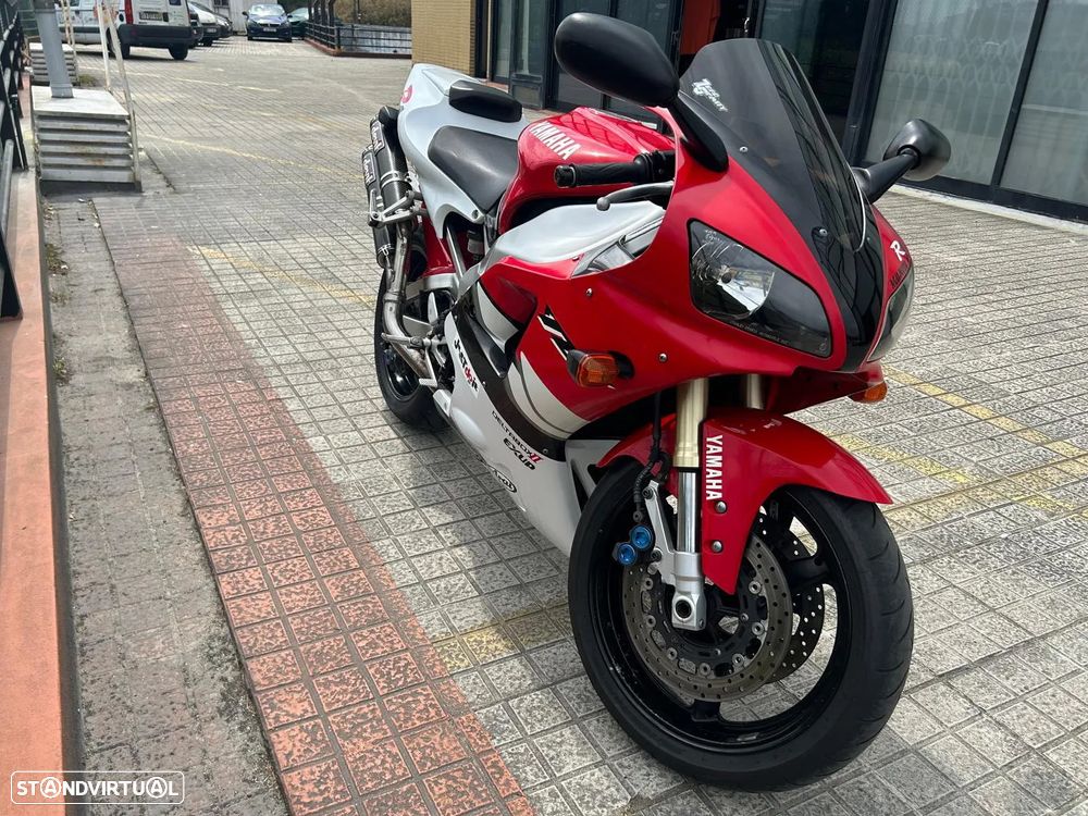 Yamaha YZF R1 - 6