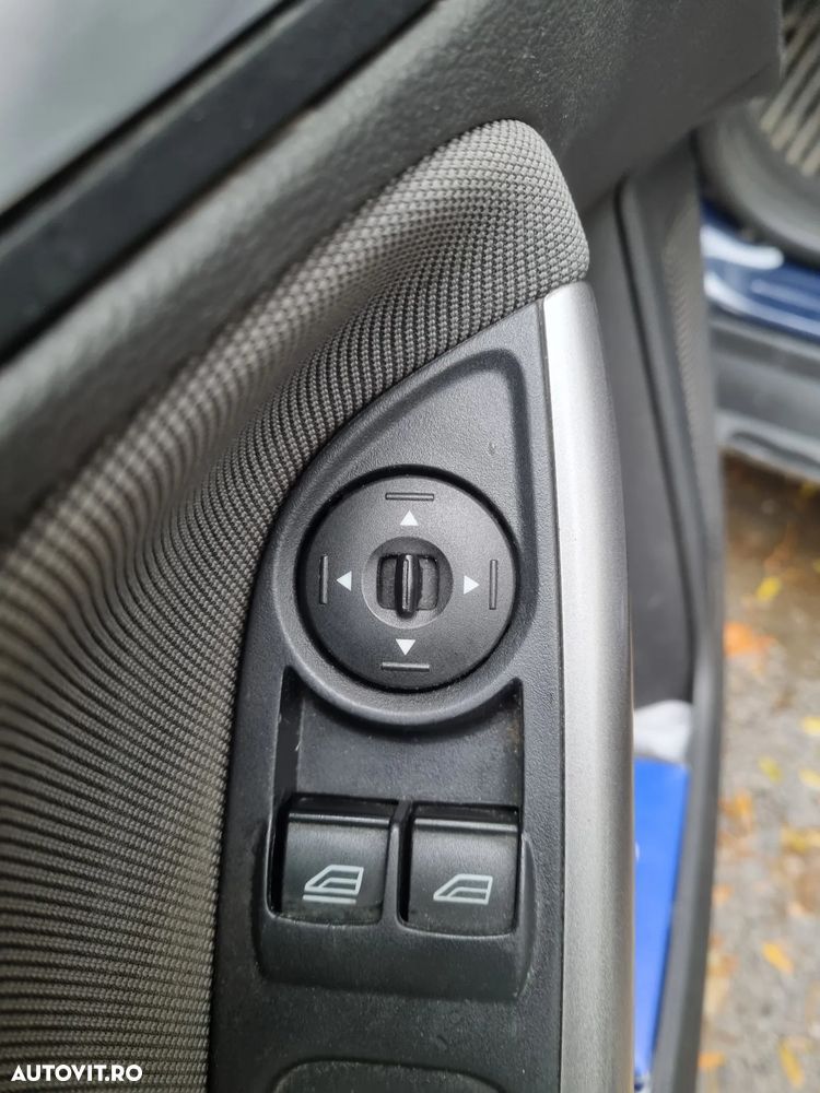 Ford Focus 1.6 TDCI DPF Ambiente - 8