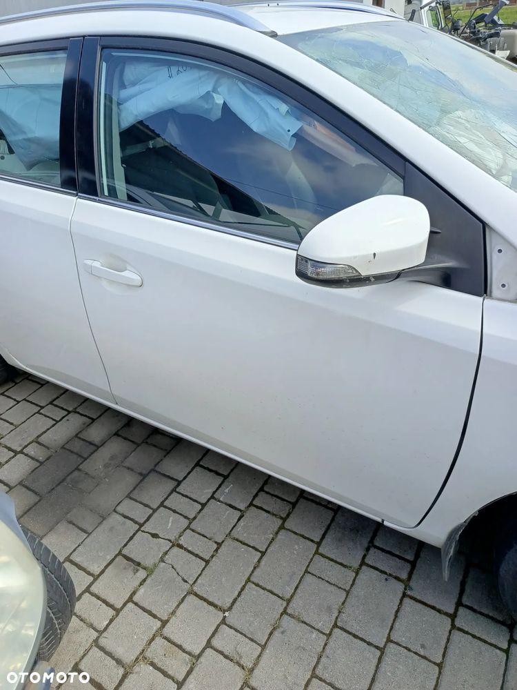 TOYOTA AURIS II KOMBI DRZWI PRAWE PRZÓD PRZEDNIE GOŁE 040 - 1