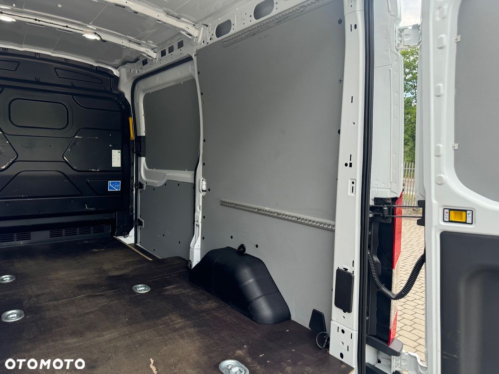 Ford Transit - 12
