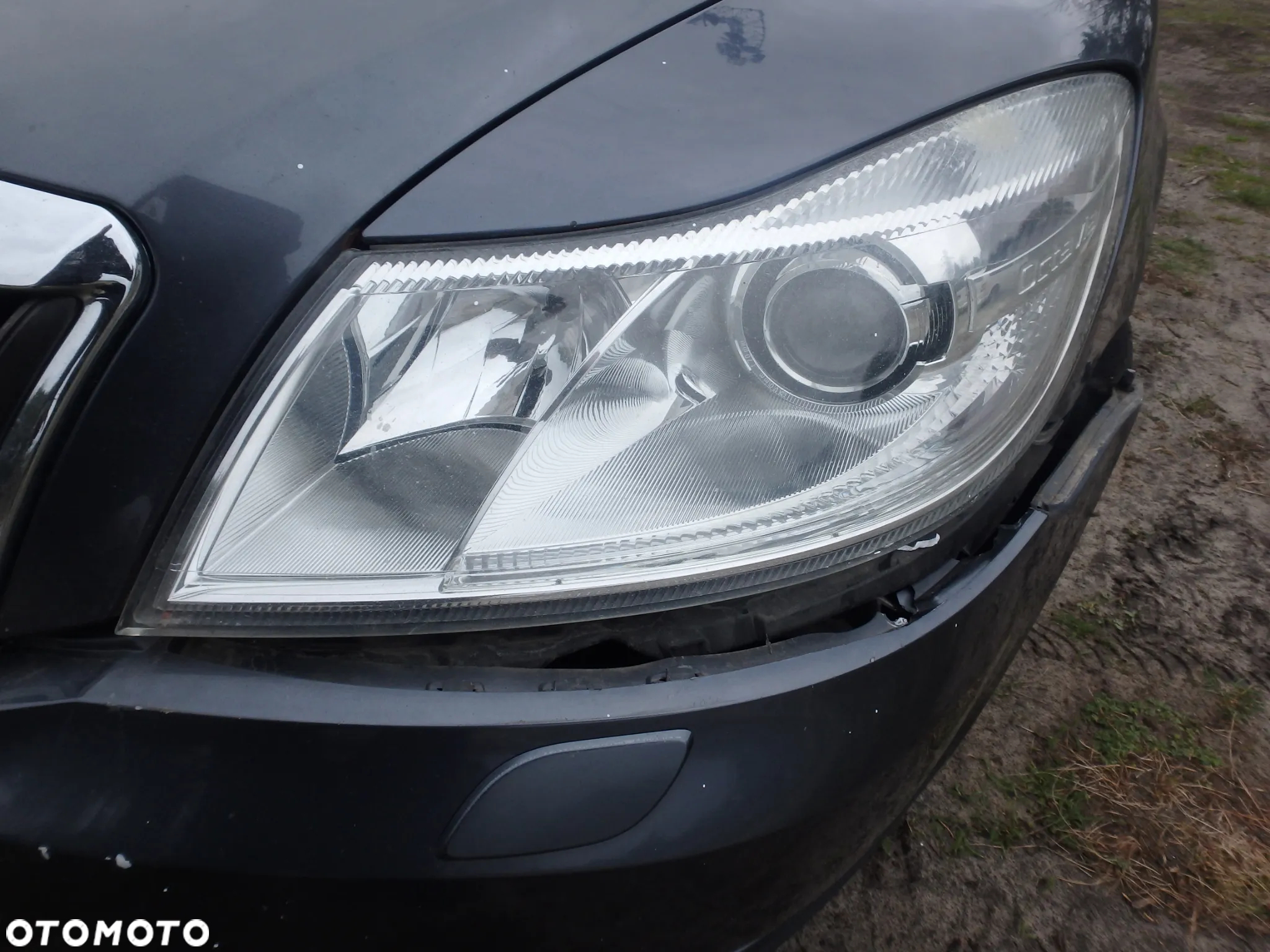 Lampa prawa i lewa bi xenon Skoda Octavia II lift - 2