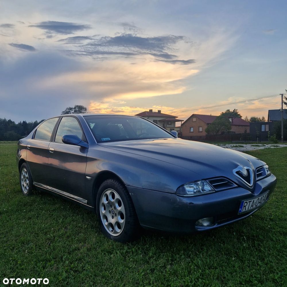 Alfa Romeo 166 2.0 TSpark 16V - 1