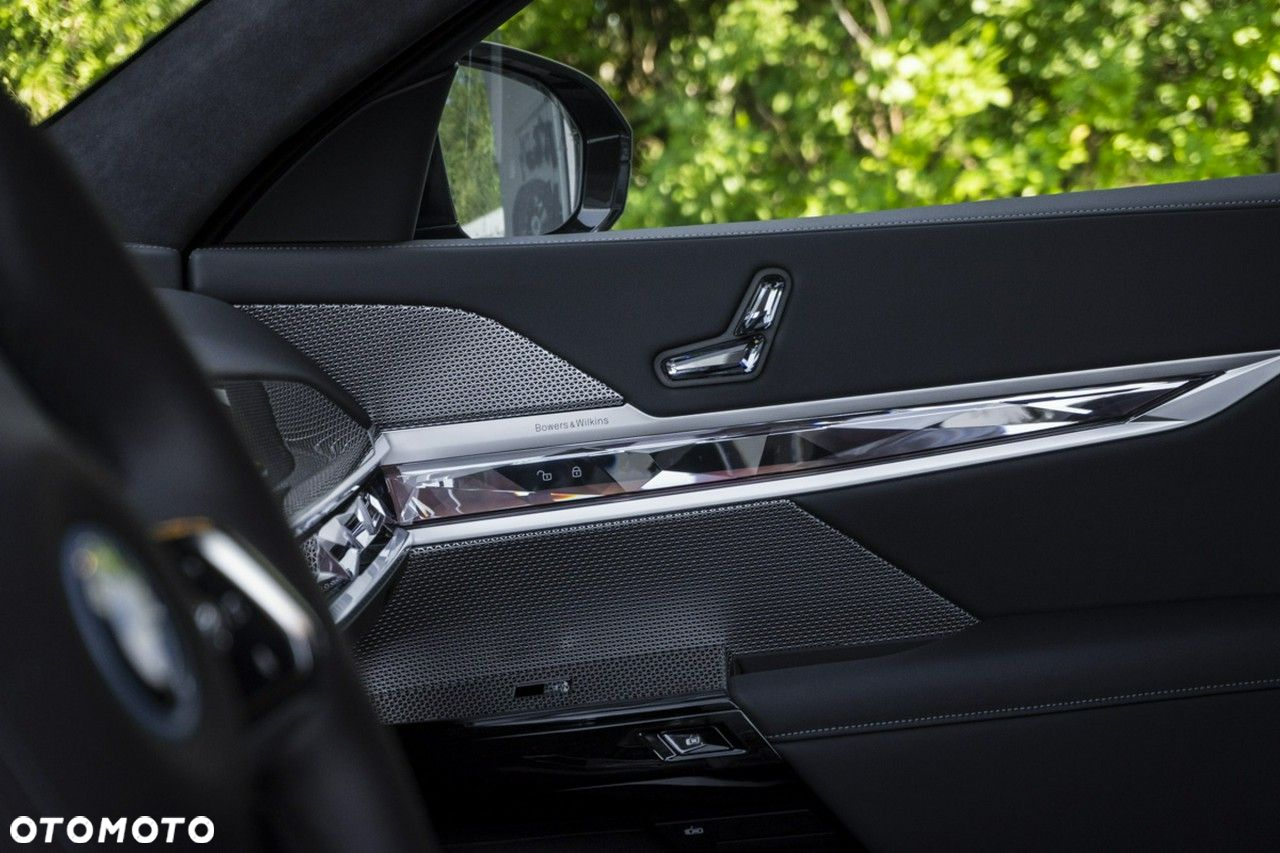BMW i7 - 25