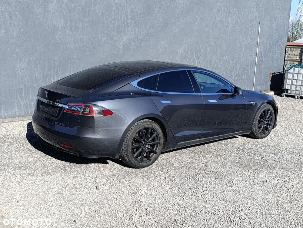 Tesla Model S - 15