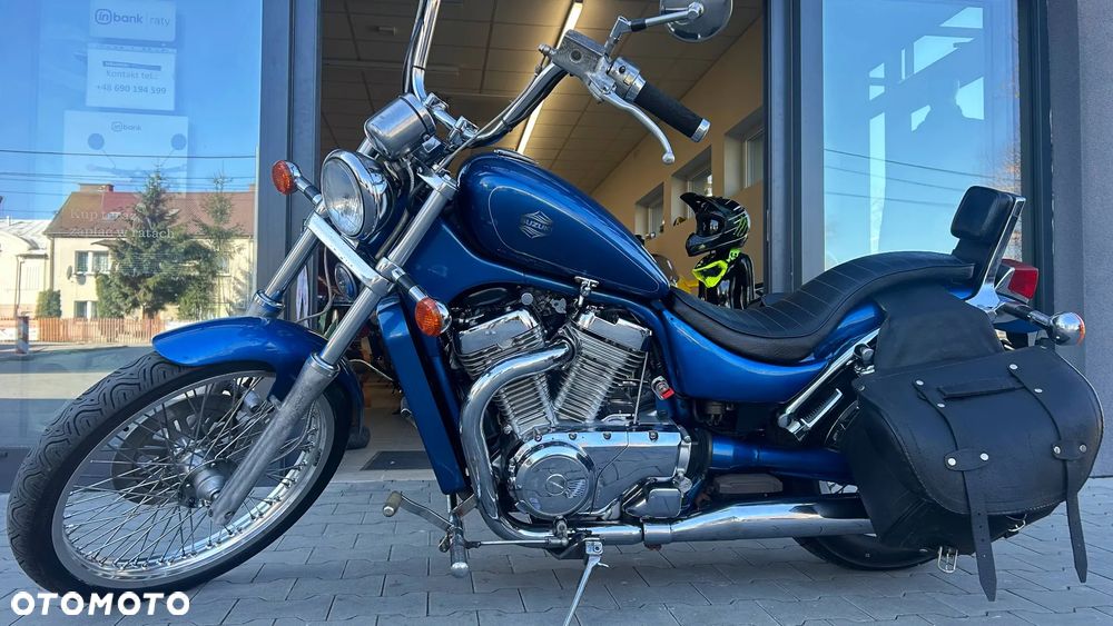 Suzuki Intruder - 17