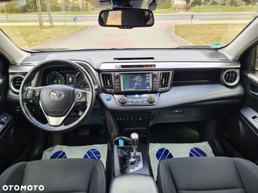 Toyota RAV4 Hybrid Premium 4x2 - 18