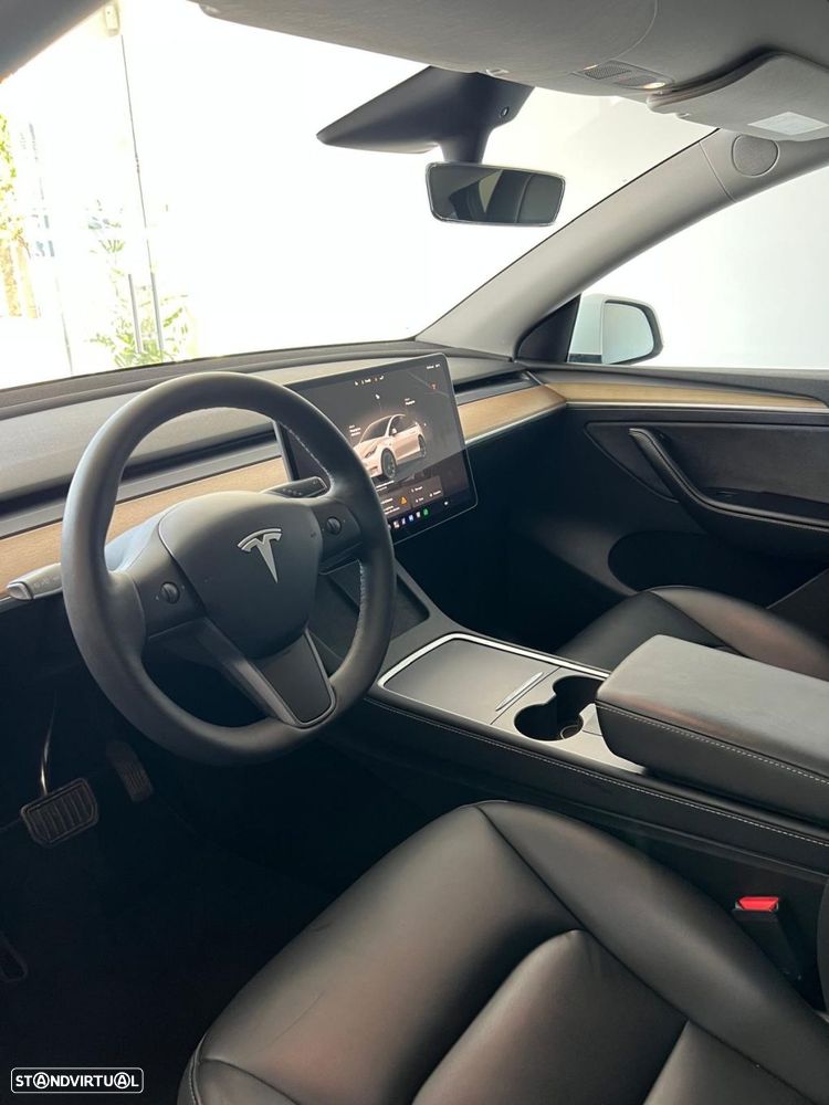 Tesla Model Y - 6