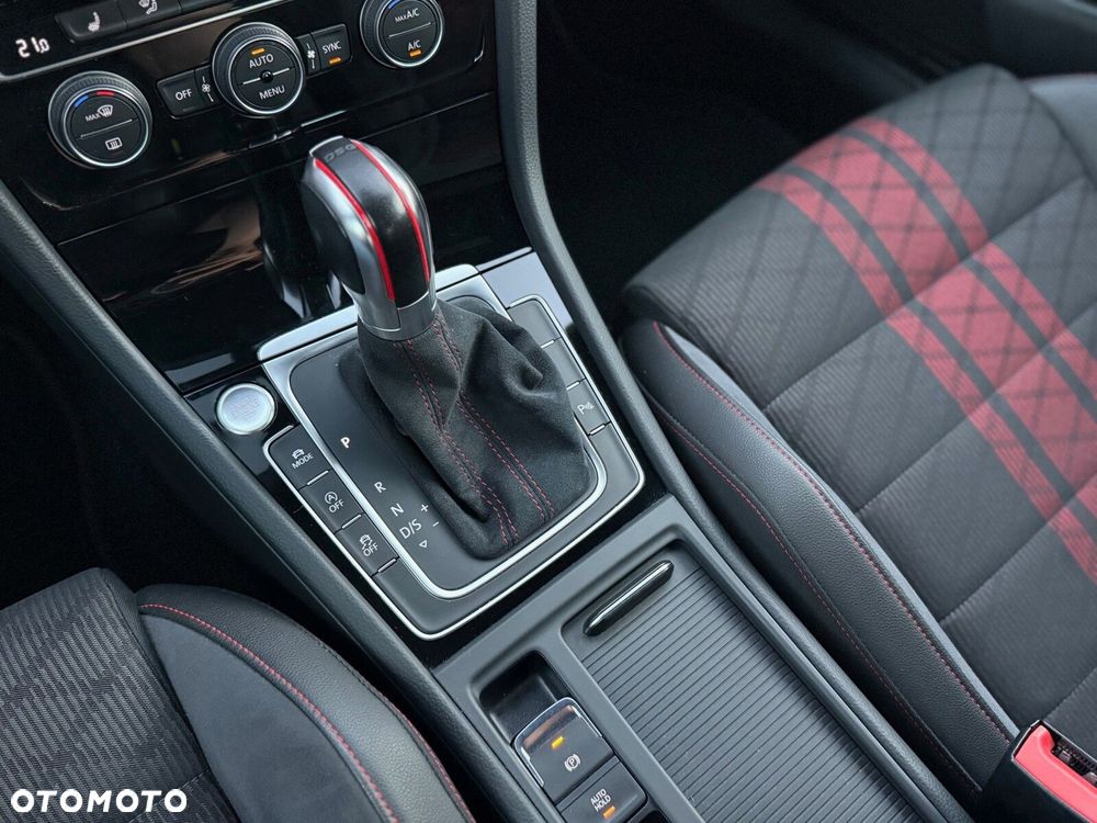 Volkswagen Golf 2.0 TSI GTI TCR DSG - 27