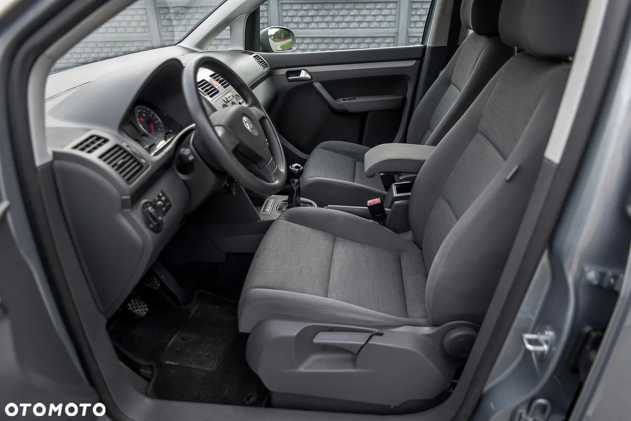 Volkswagen Touran 1.6 Conceptline - 12