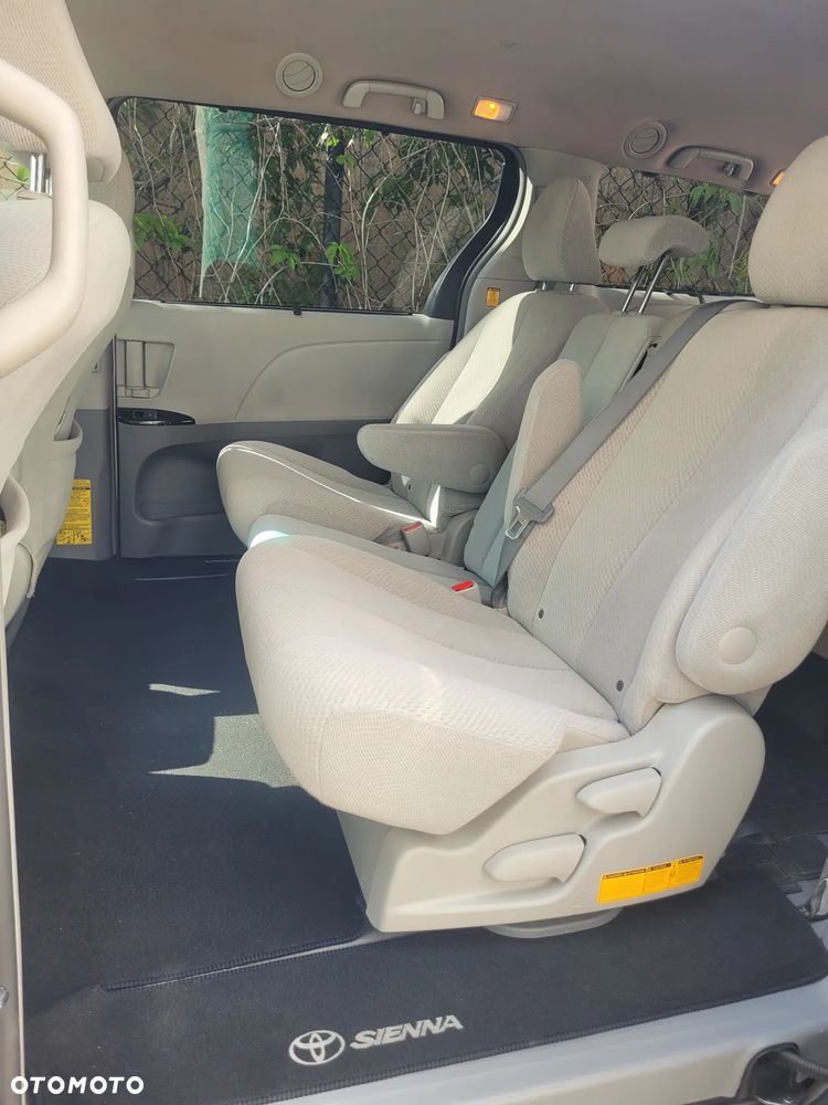 Toyota Sienna 3.5 V6 - 25