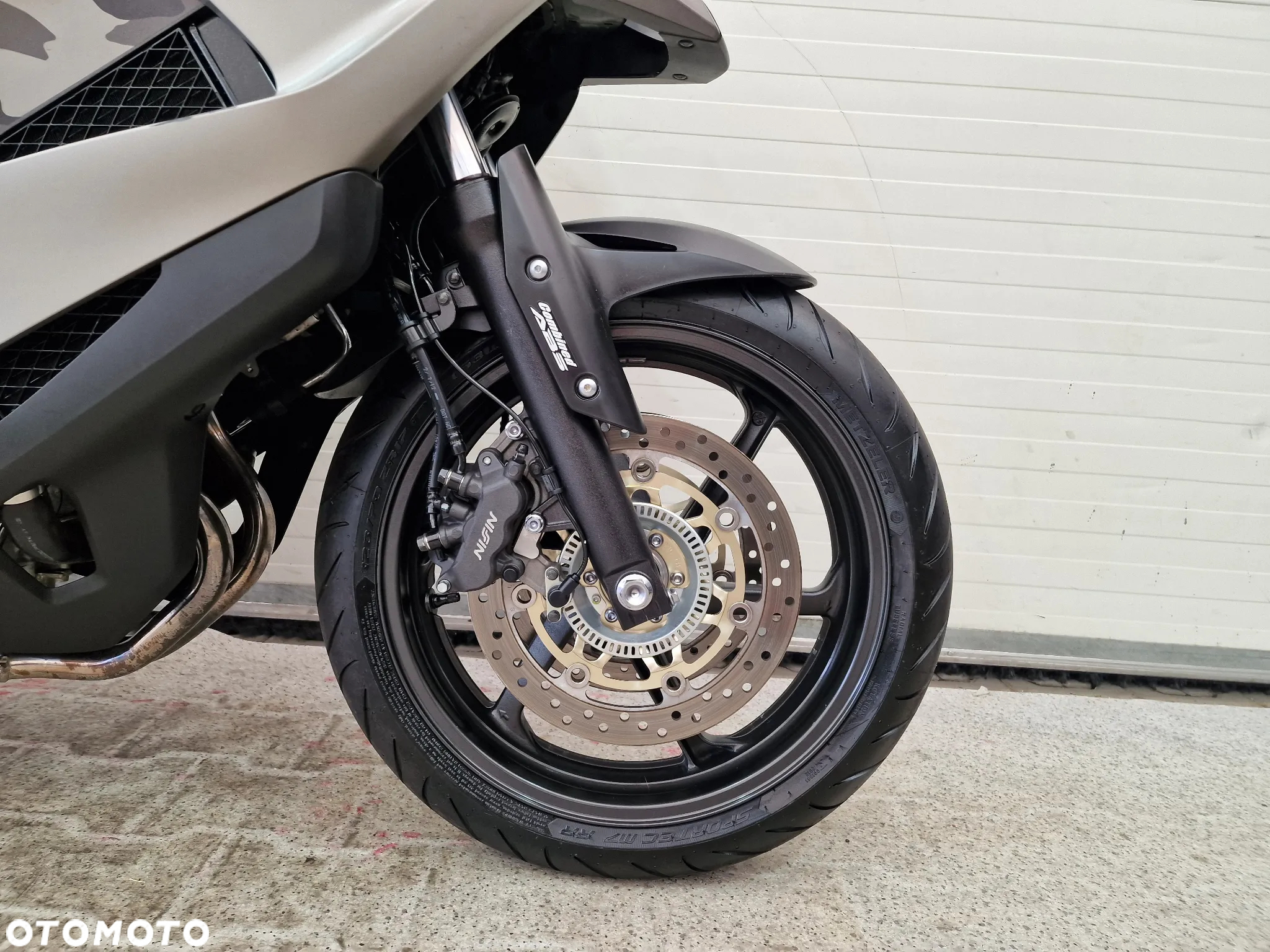 Honda VFR - 12