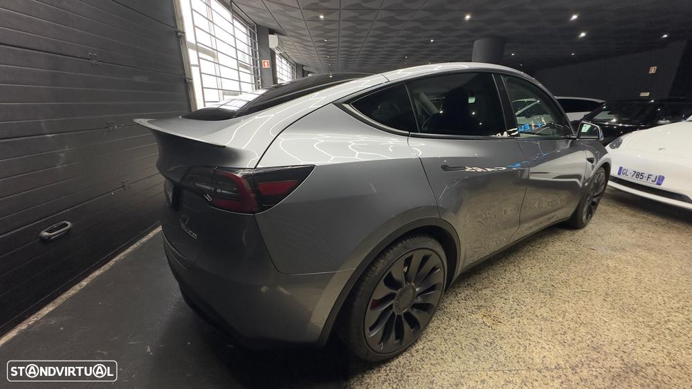 Tesla Model Y Performance Dual Motor AWD - 4