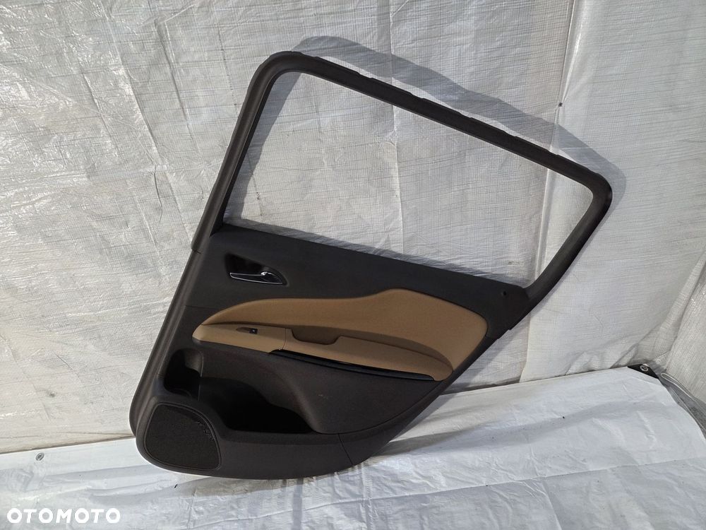 BOCZEK TAPICERKA DRZWI PRAWY TYŁ BRĄZ OPEL ZAFIRA C 13419630 - 1