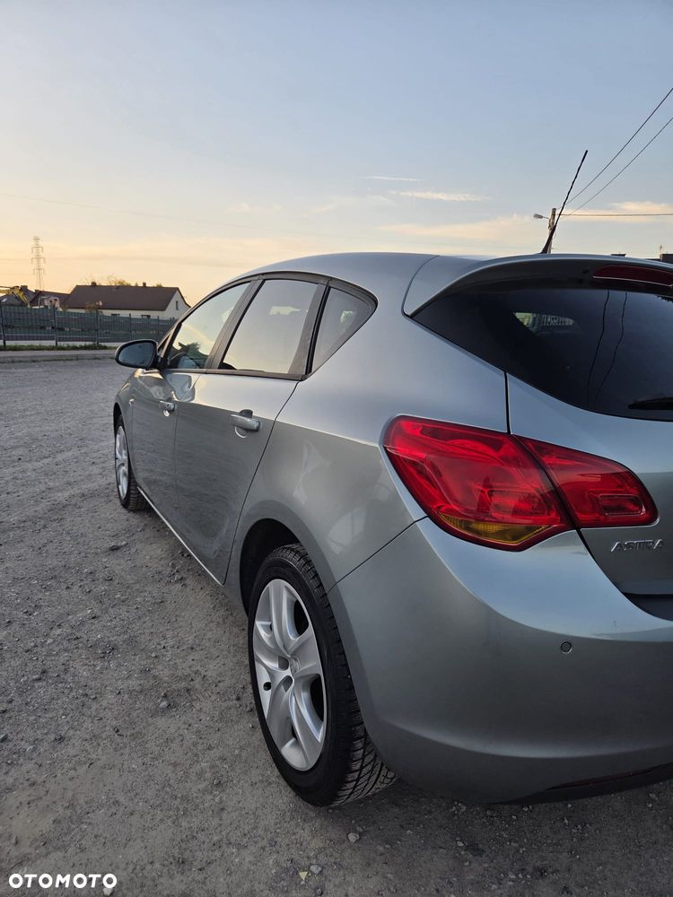 Opel Astra 1.4 ecoFLEX Cosmo - 7