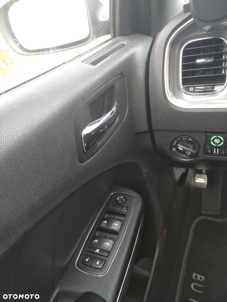 Dodge Charger 5.7 V8 RT - 12