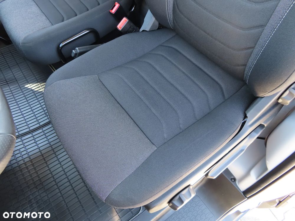 Iveco Daily 35S18 3.0 HPI 180 KM POWER Furgon Blaszak XXL 4.70 CM MAXI LONG Wysokość H2 1900 mm WZMACNIANE ZAWIESZENIE 968 Kg Ładowność HAK 3500 Kg Rozstaw Osi 4100 mm DMC 3500 Kg, WZMACNIANY Stan NOWY NIE UŻYWANY OKAZJA DOSTEPNY I GOTOWY - 35