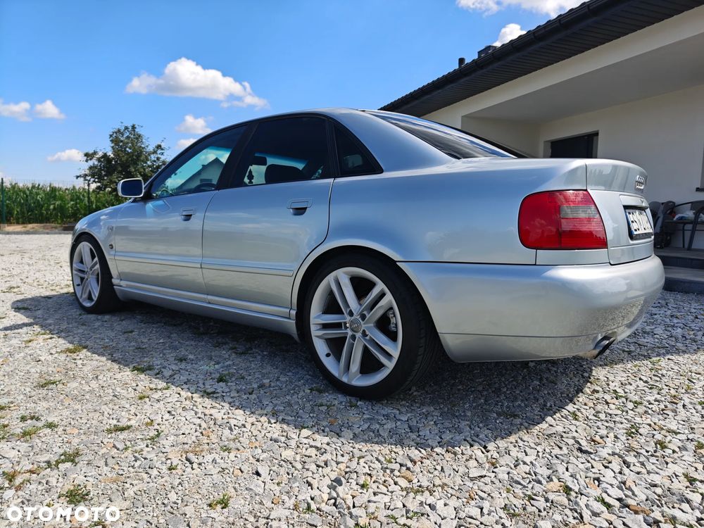 Audi A4 Limousine - 3