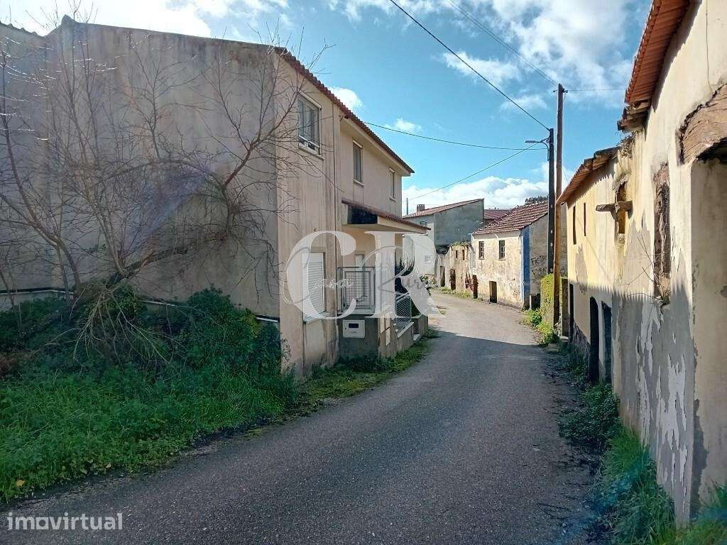 Propriedade de 2 andares com jardim, poço, parqueamento e anexos em Ce - Grande imagem: 2/32